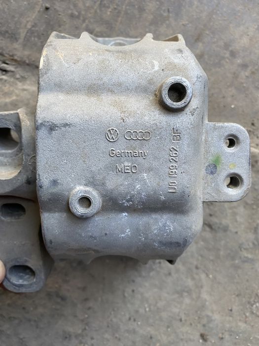 Подушка для двигуна