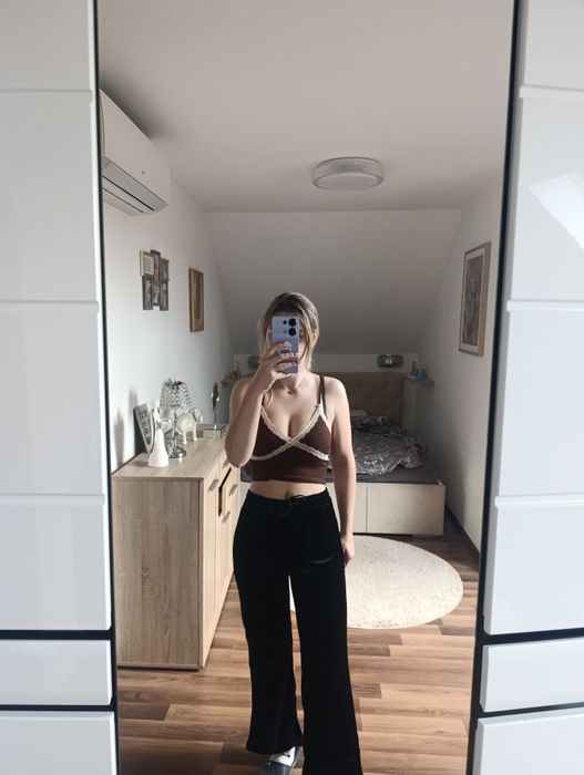 Crop top bluzka koronka nowa viskoza sexy XS s Bershka