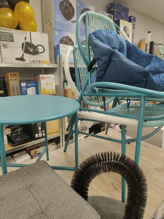 Zestaw mebli balkonowych ze stołem 2 krzesła na patio Ogród Balkon