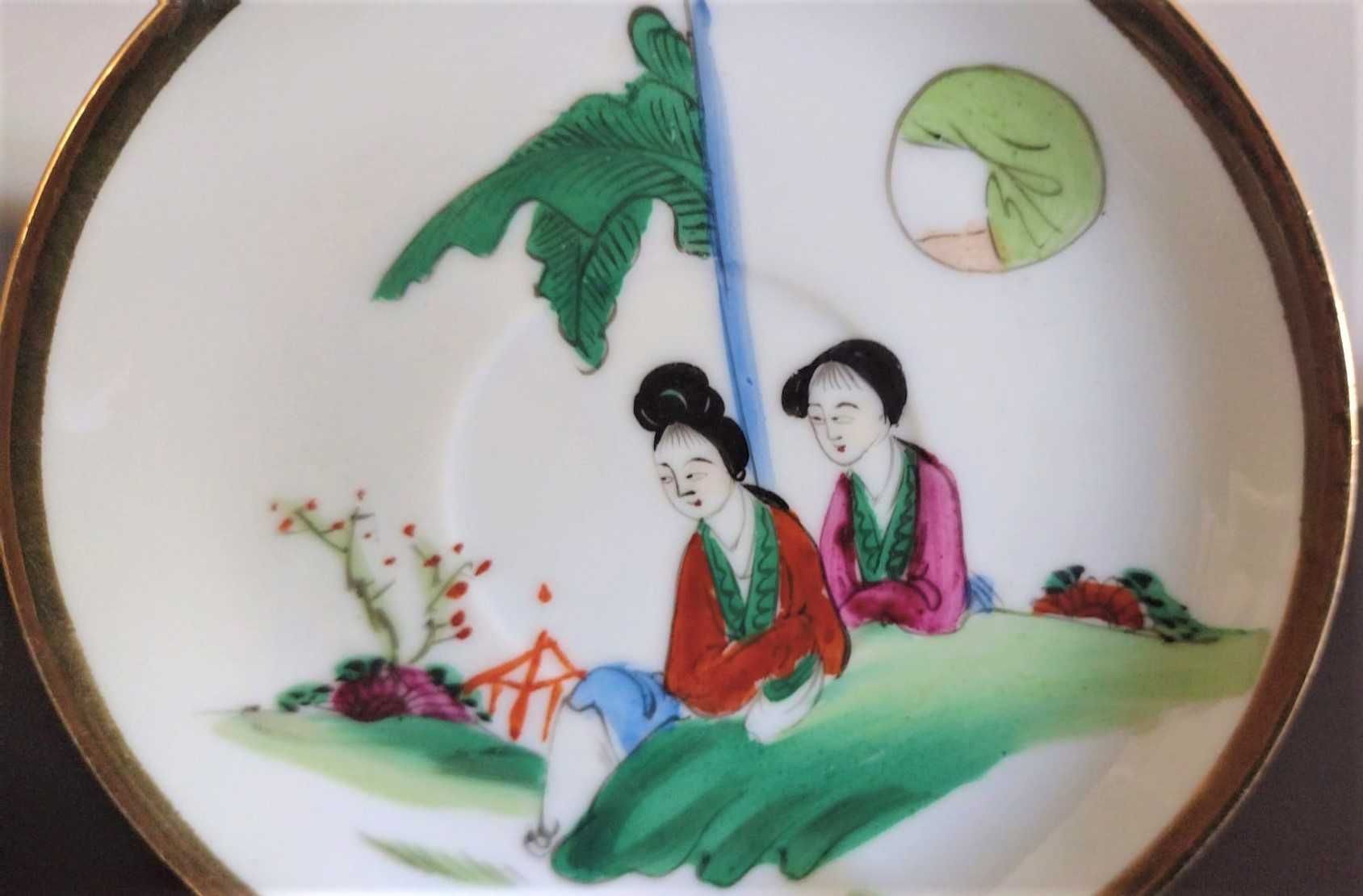 Pires de Porcelana Antigo Fabricado em Macau Pintado à Mão 14 cm