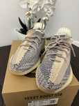 Yeezy Boost 350 V2 Ash Pearl ADIDAS r. 42,5