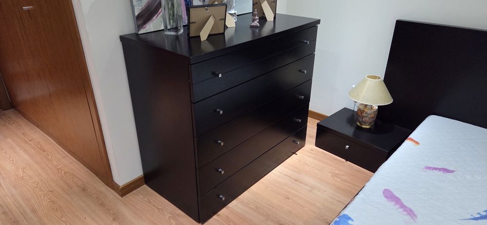 Quarto completo madeira escura