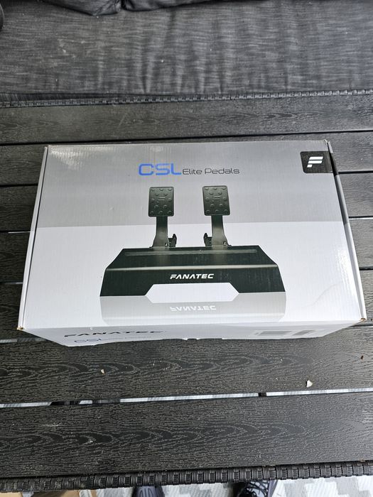 Kierownica z bazą i pedałami Fanatec CSL Elite