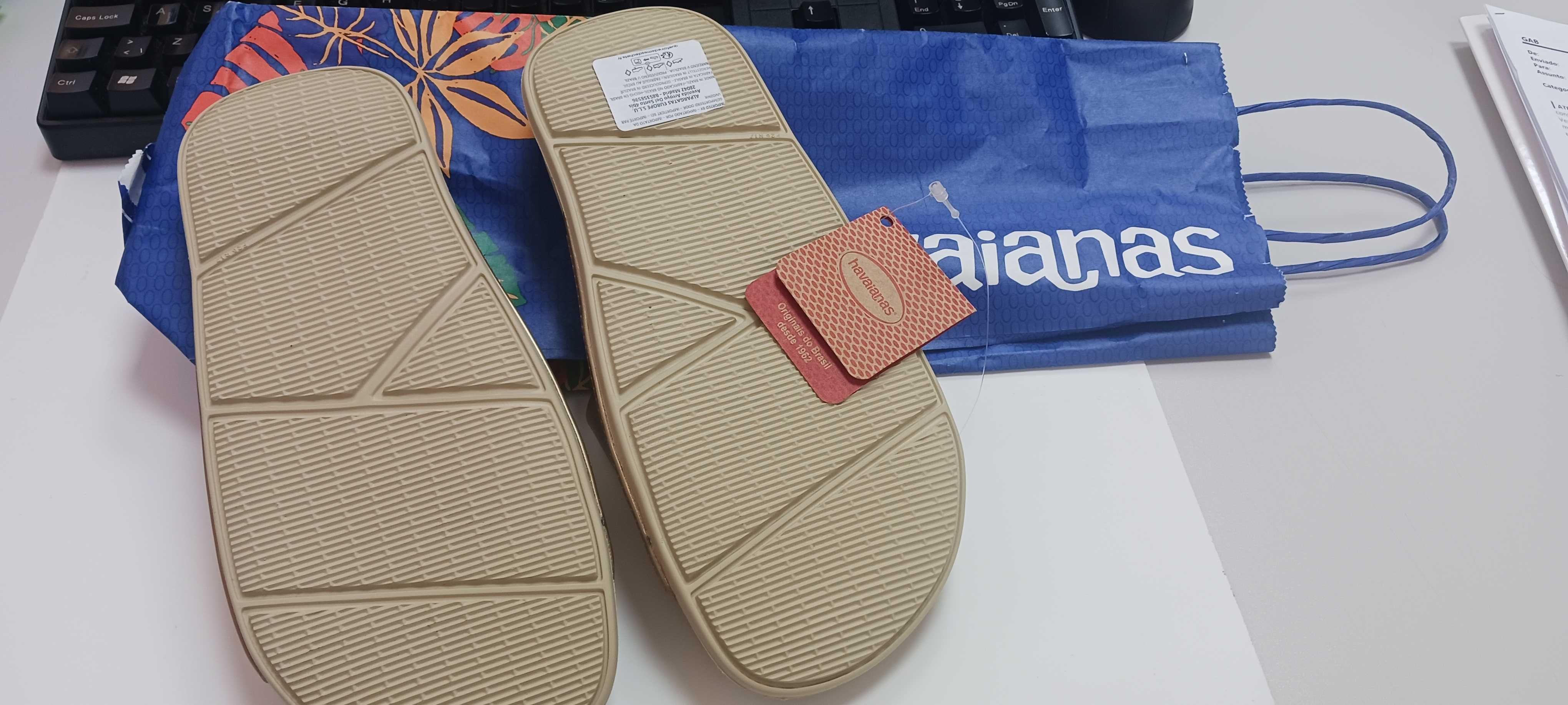 Havaianas chinelos douradas