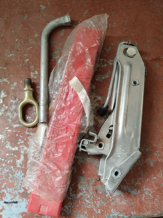 Wkrętka klucz lewarek podnośnik samochodowy audi a3 Seat Leon golf 4