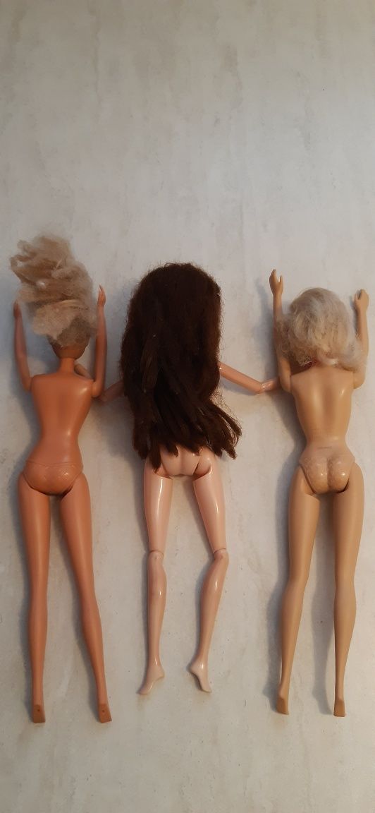 Zestaw trzy lalki typu Barbie, dredy, jedna Mattel