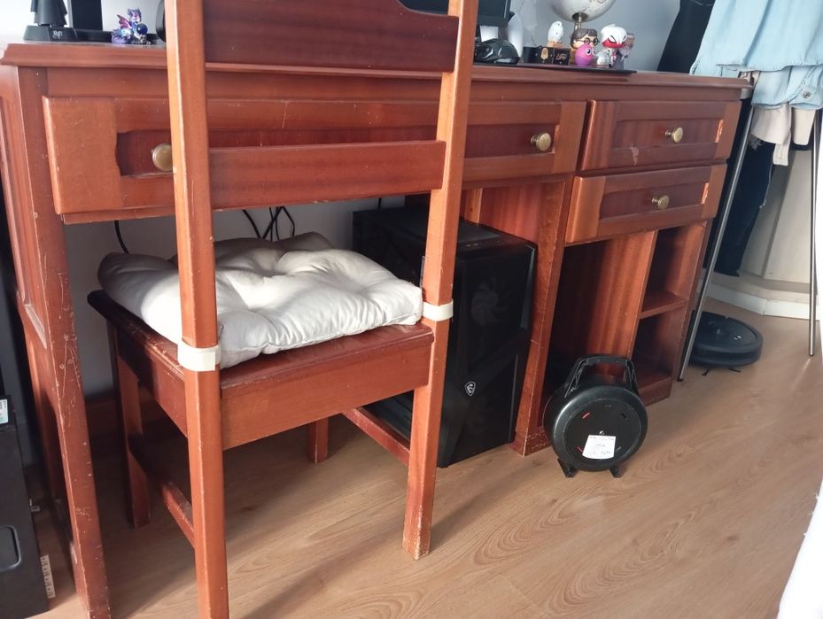 Secretaria e cadeira