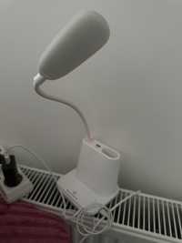 Lampka ledowa do ladowania przy podłączeniu kabelkiem