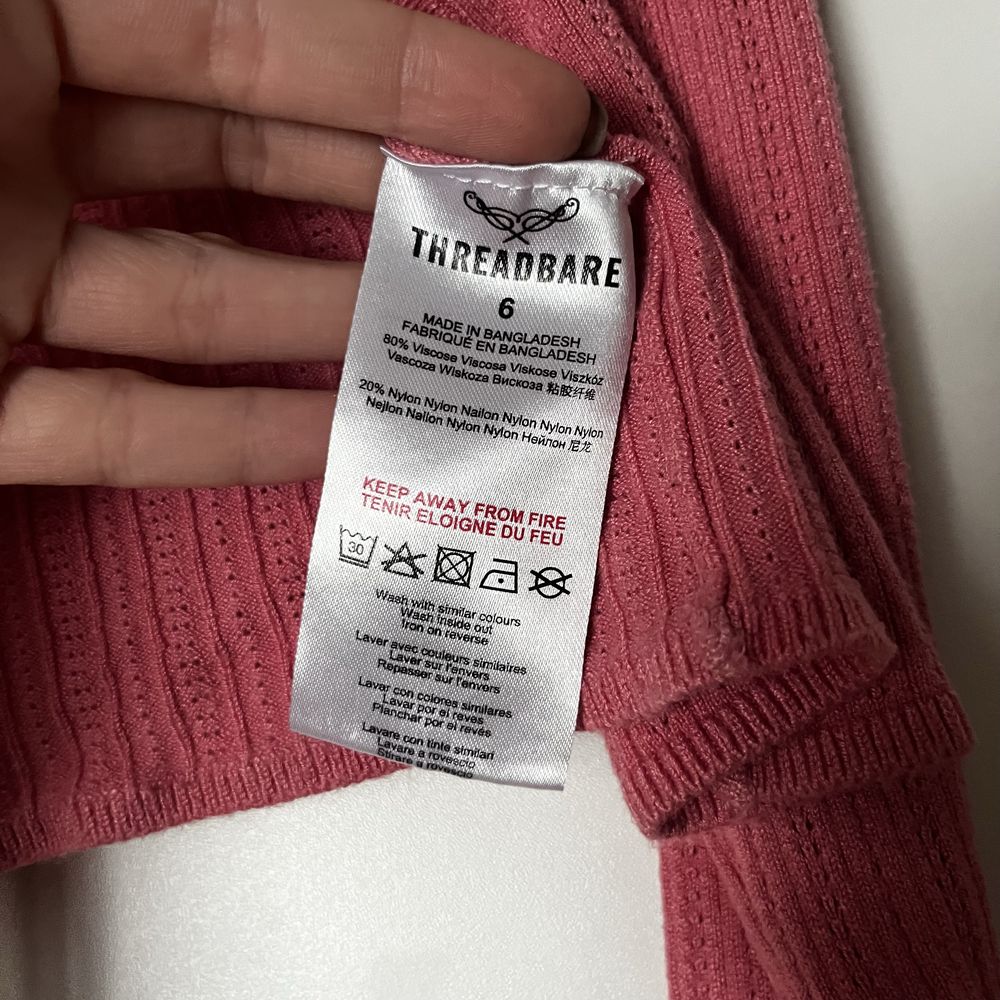 różowy uroczy sweterek wiązany na długi rękaw crop top Theradbare