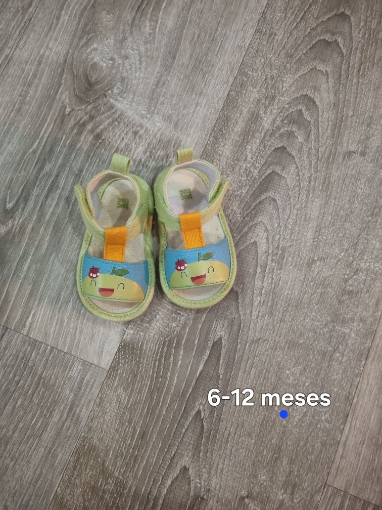 Roupa e acessórios de bebe vários meses