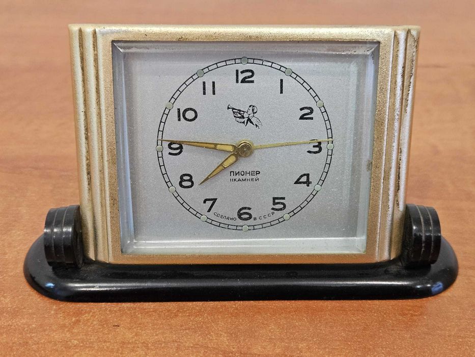 Zegar budzik radziecki Pionier ZSRR vintage