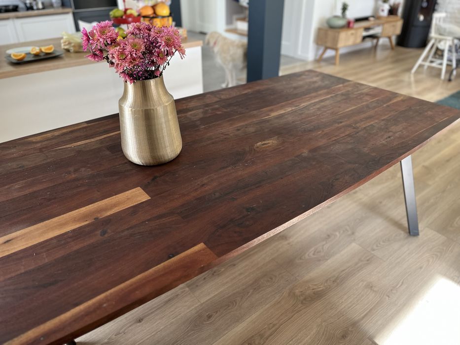 Stół do jadalni z drewna egzotycznego