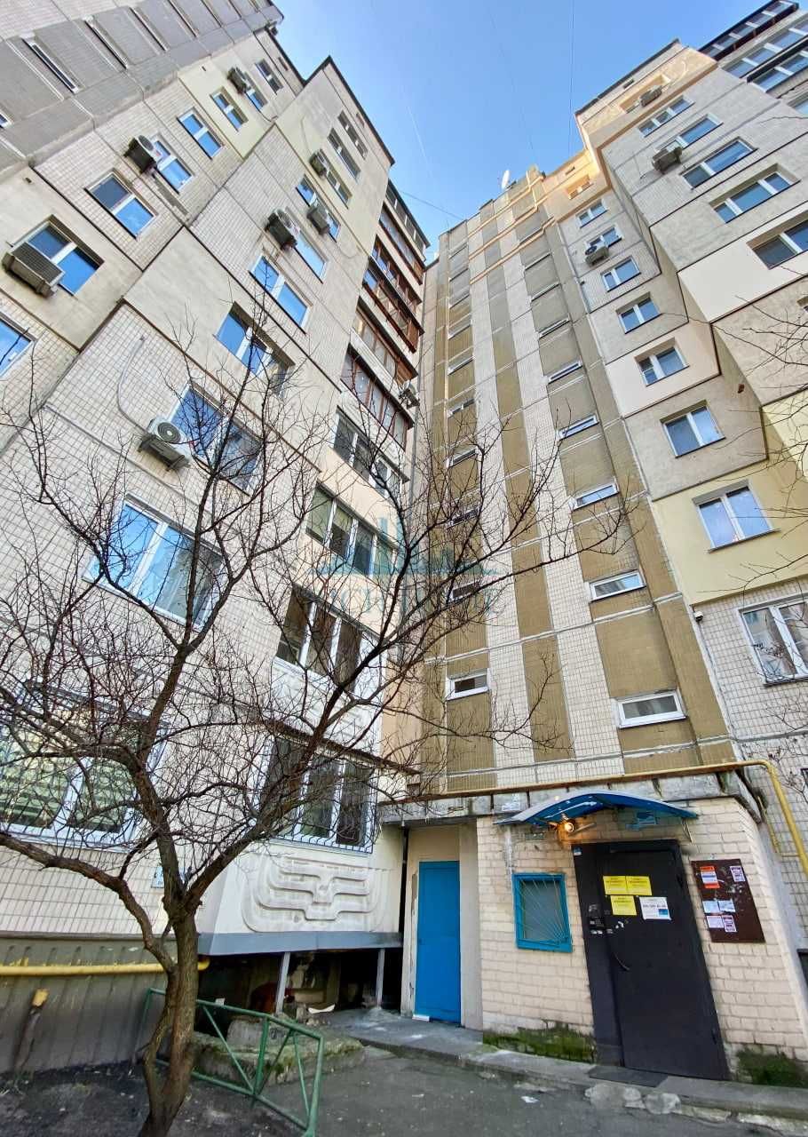 Продаж затишної 2к квартири, С. Крушельницької, 3, метро Позняки - 7хв