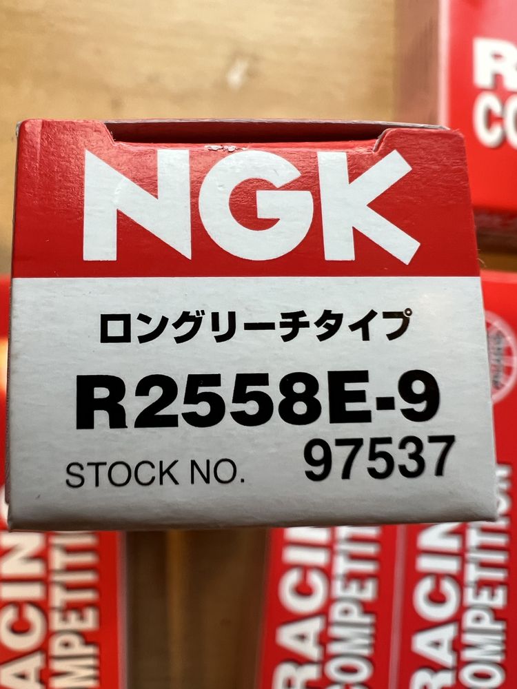 Swiece zapłonowe ngk racing competition r2558e-9