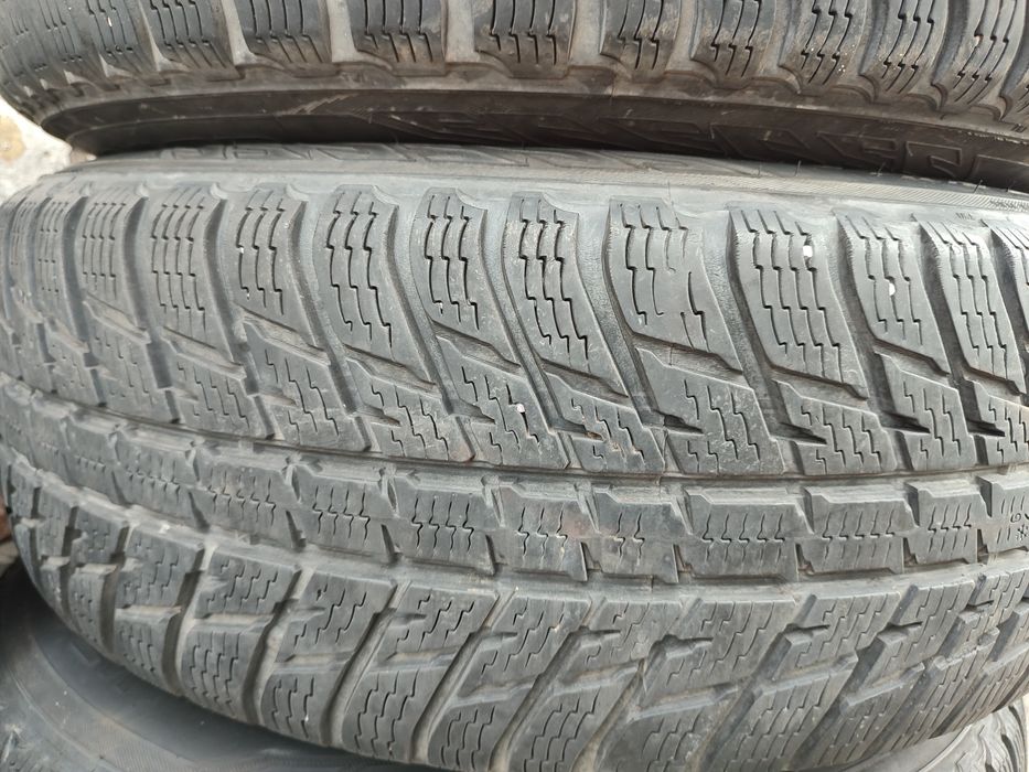 Шини Нокіан 235/55/17; гарний всесезонний комплект + пара шин, із ЄС !