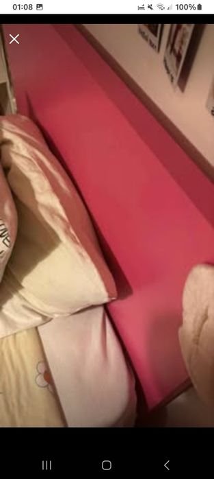 Cama de menina usada.