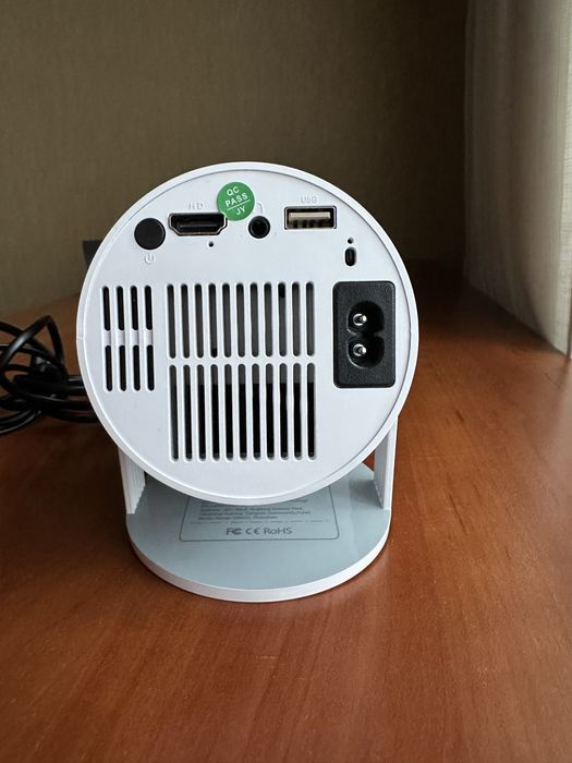 Проектор F-100+ екран (полотно) для проектора