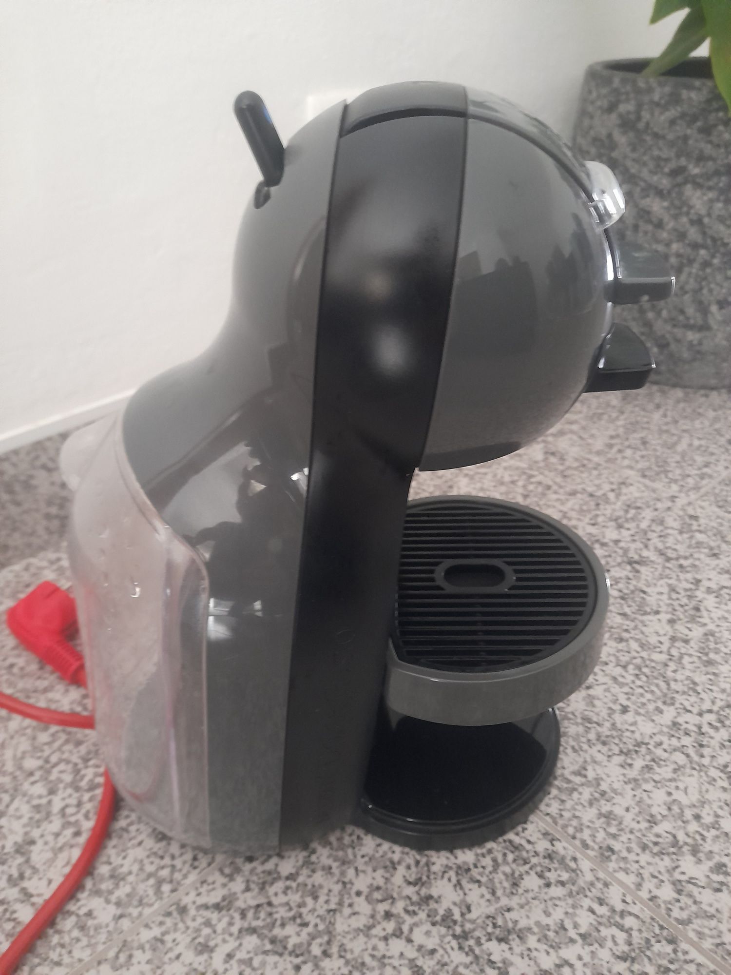 Maquina  de café  usada  a trbalhar muito  bem.