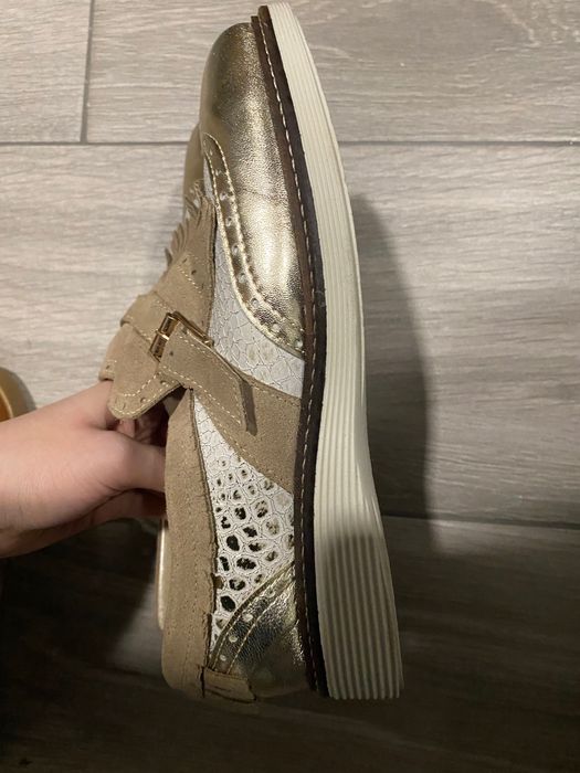 Sapatos em pele- novos