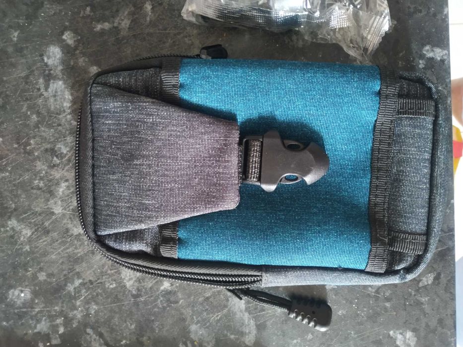 bolsa de cintura semi nova