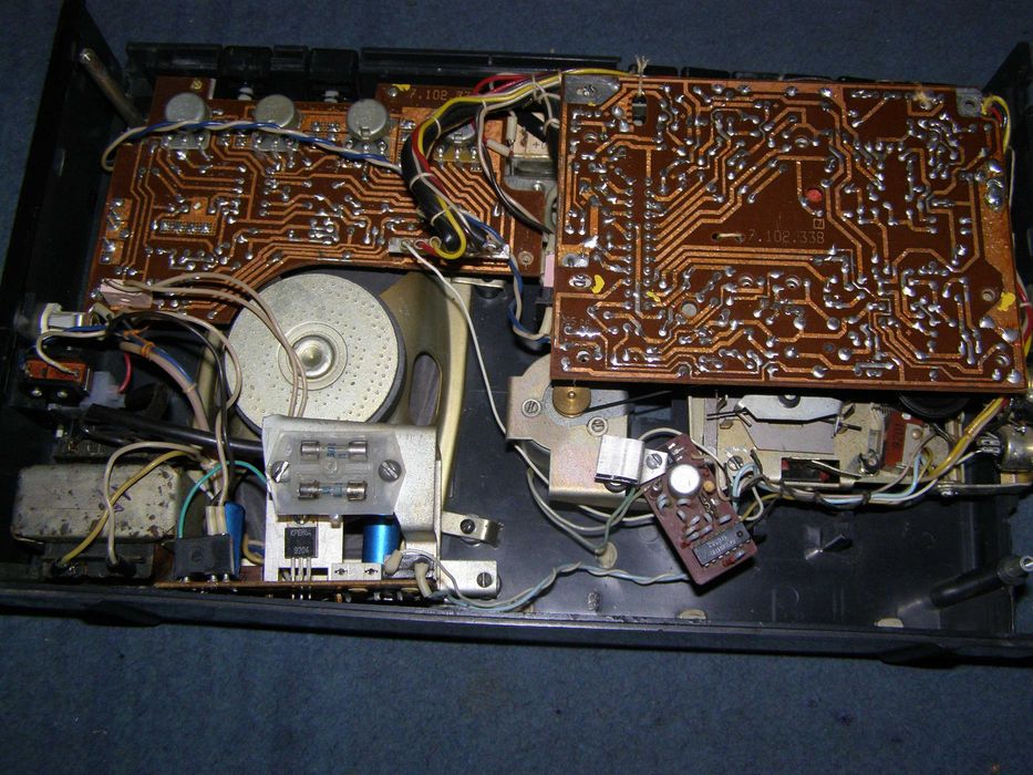 Магнитофон Квазар.