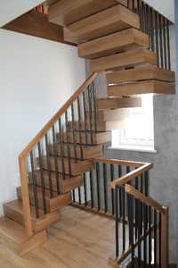 дерев'яні сходи; деревянные ступеньки  на замовлення