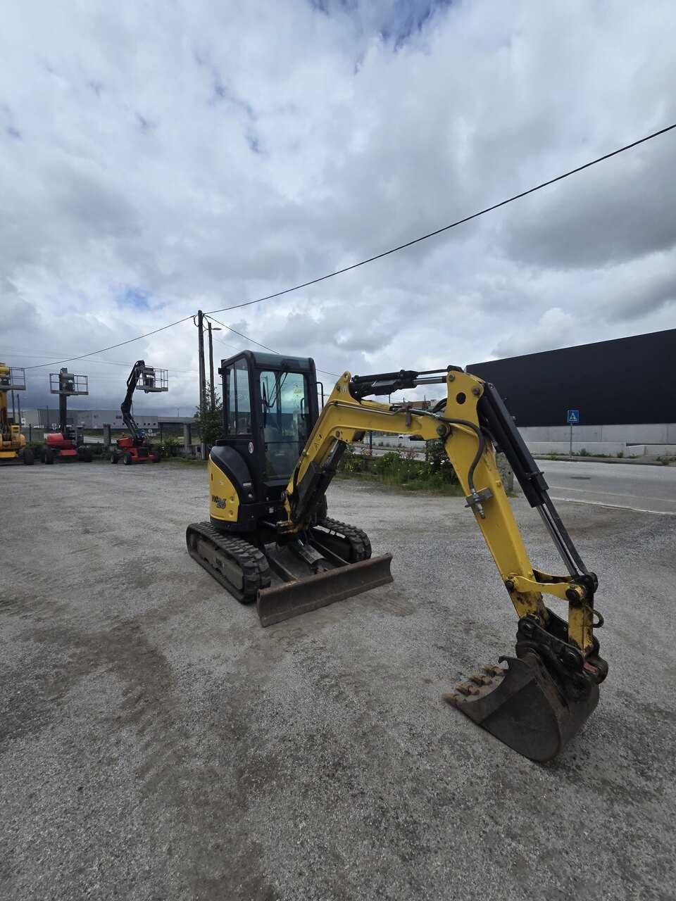 Mini Giratória Yanmar Vio26