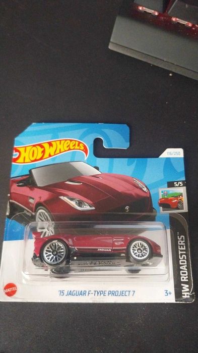 Hot wheels '15 Jaguar F-Type Project 7 vermelho