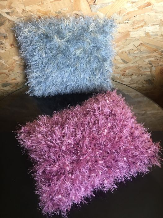 Подушки-лапки в детскую комнату