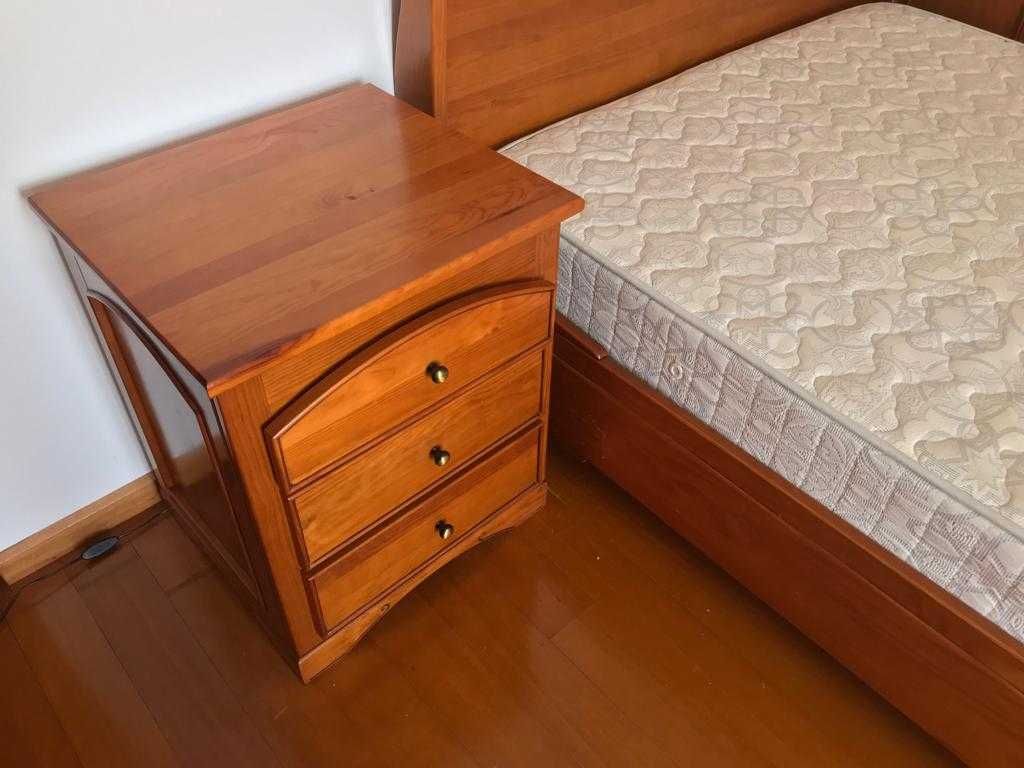cama de casal em cerejeira  (200€)