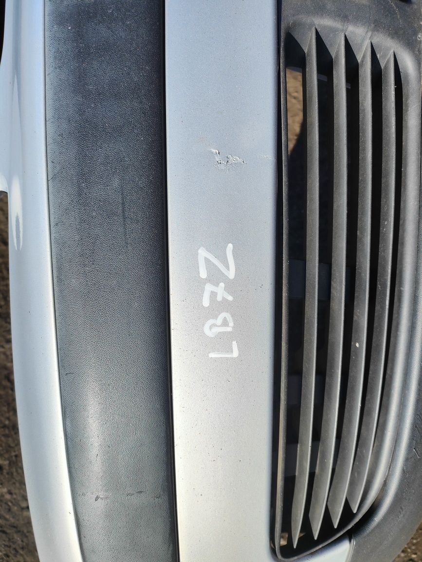 Volkswagen Passat B5 zderzak przedni Srebrny LB7Z
