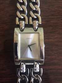 Продам женские наручные часы Guess
