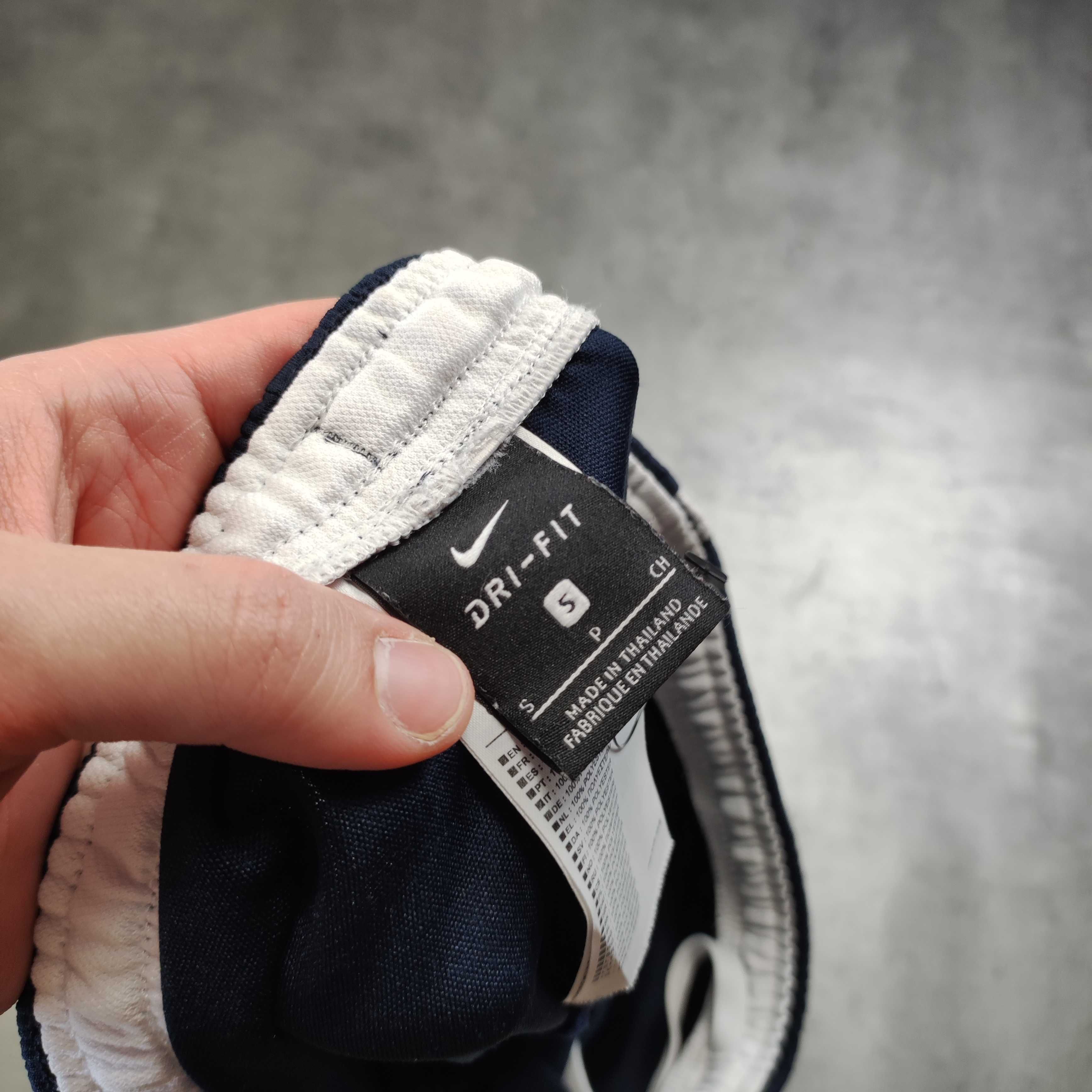 MĘSKIE Eleganckie Spodnie Dresowe Granatowe Lampas Nike Haft Dri-Fit