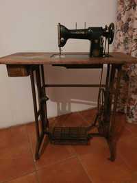 Máquina  costura  antiga