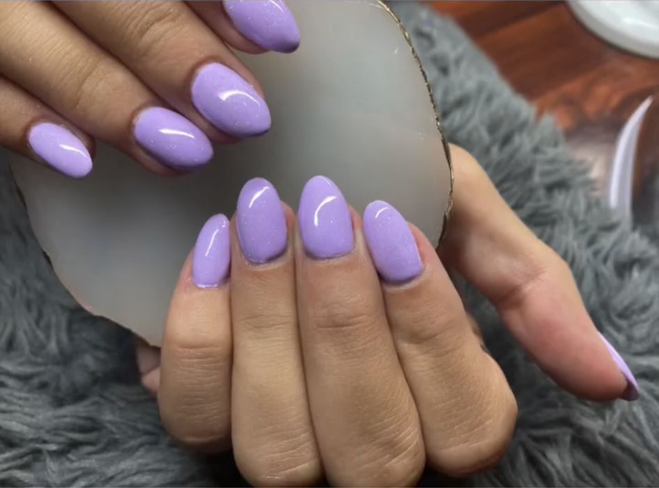 Faço unhas de gel