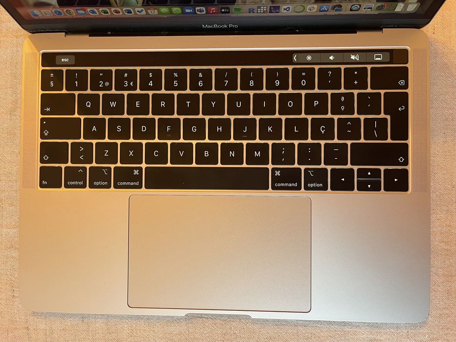 MacBook Pro | 13-inch | 2018 | 16GB | Intel Core i764409188459139122