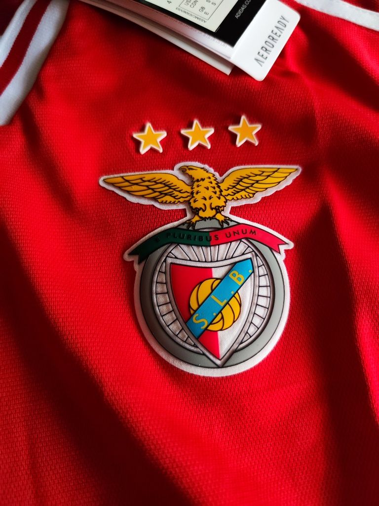 Camisola Nova SLBenfica 
Nova época 23/24
Com etiquetas 
Excelente qua