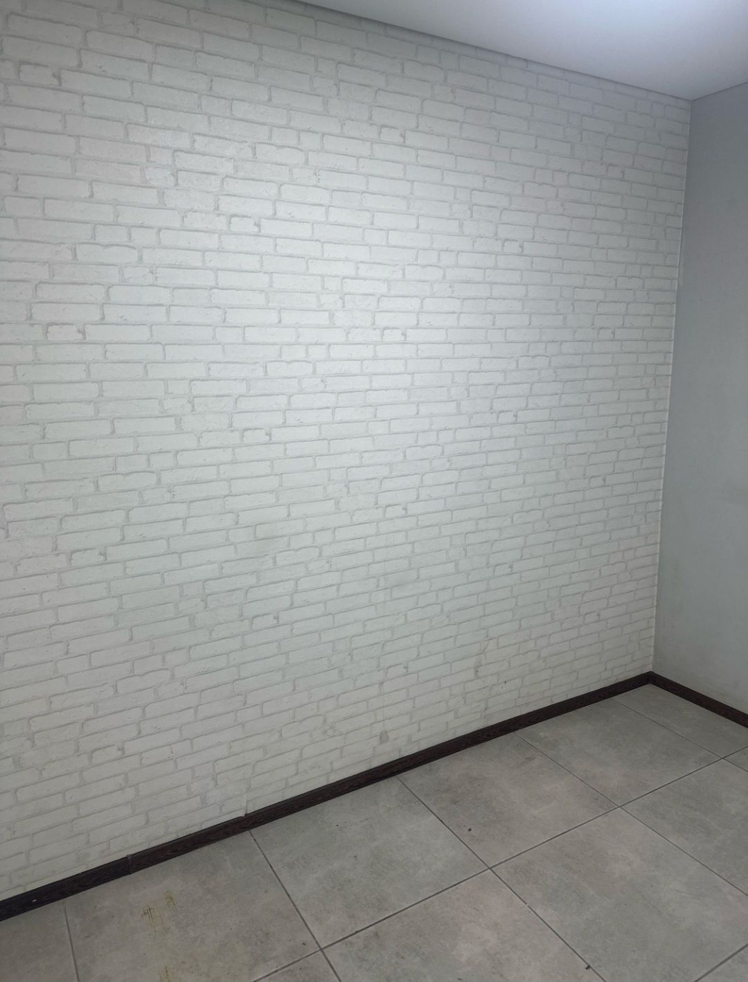 Центр. Площа S =30 m2. Парковка.