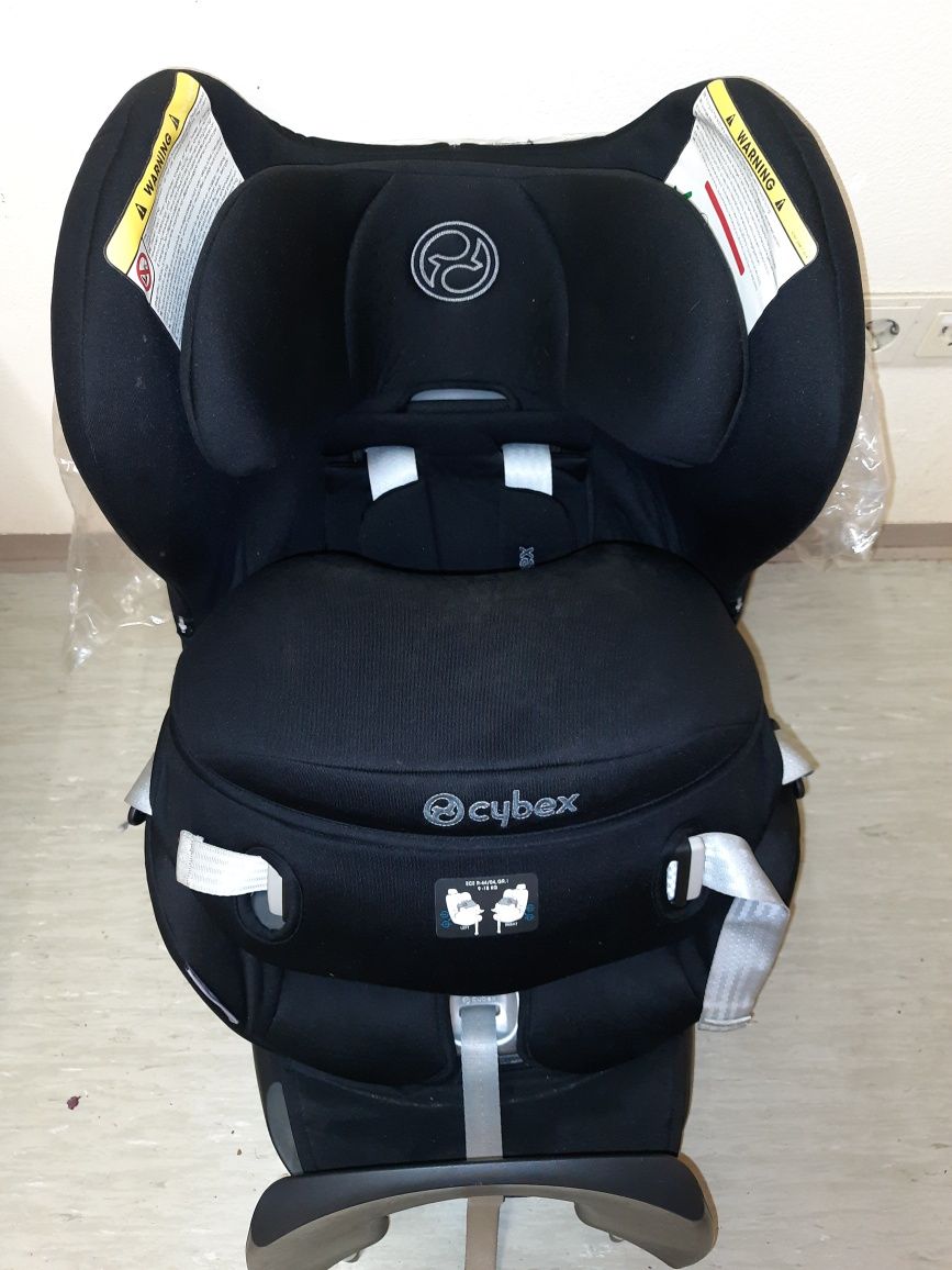 Продам автокресло детское фирменное Cybex