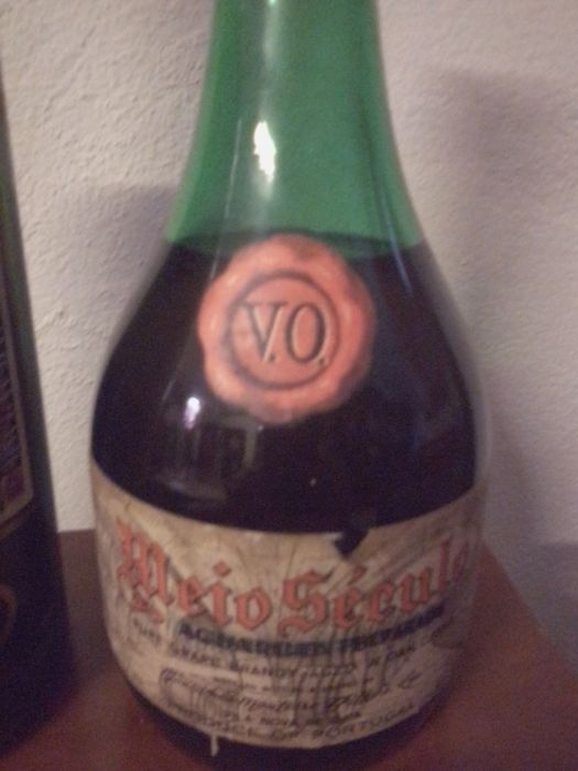 Garrafas de bebidas meio século, triple seco,aveleda