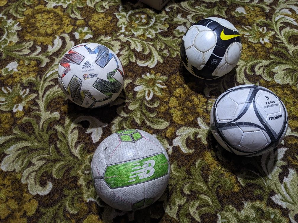 Продам футбольный мячи