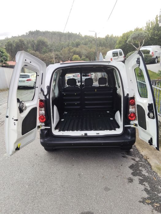 Citroën Berlingo de 2013  muito impecável revisão feita..1.6 HDI 90 cv