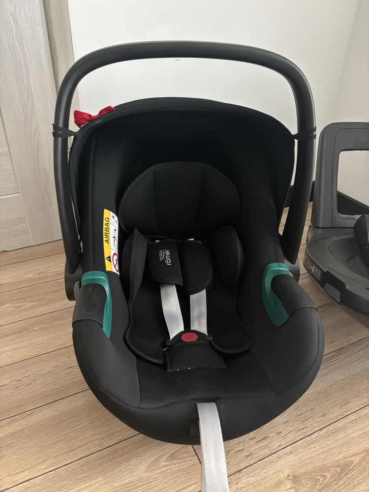 Fotelik samochodowy z basa obrotowa Marki Britax