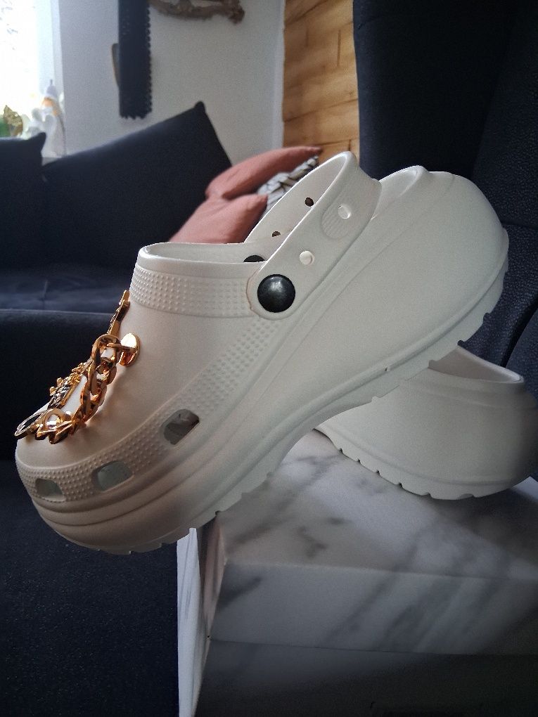 Buty crocsy rozmiar 40/41 pasują na 39/40