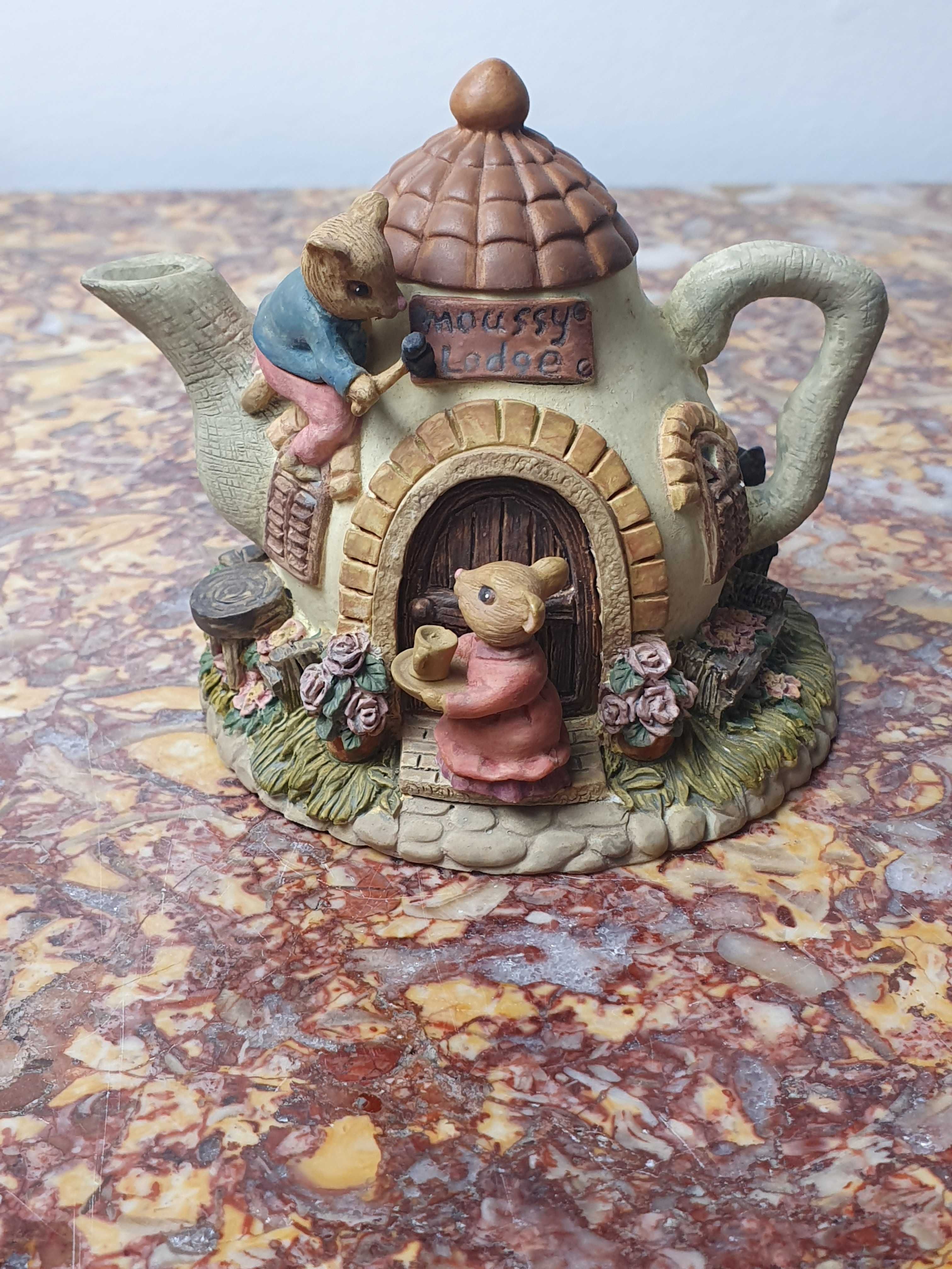 Stara ceramika, misi domek, czajniczek, miniaturka, ręcznie malowane