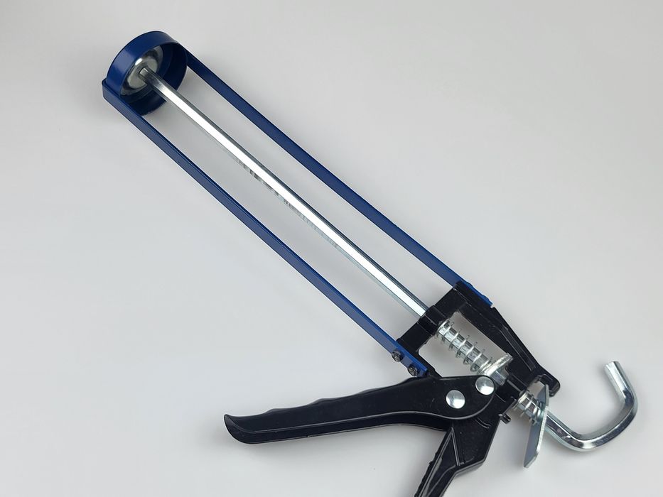 Pistolet do kleju silikonu