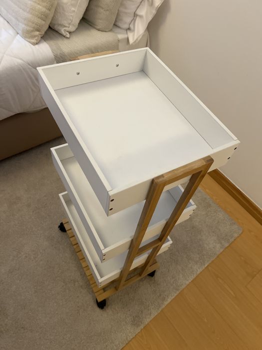 Movel de apoio 4 prateleiras