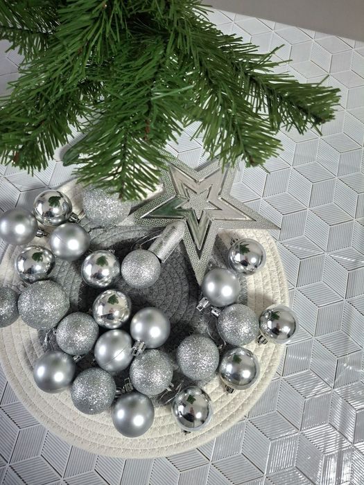 Ялинкові кульки +верхівка на ялинку 
 пластикові 24 шт.