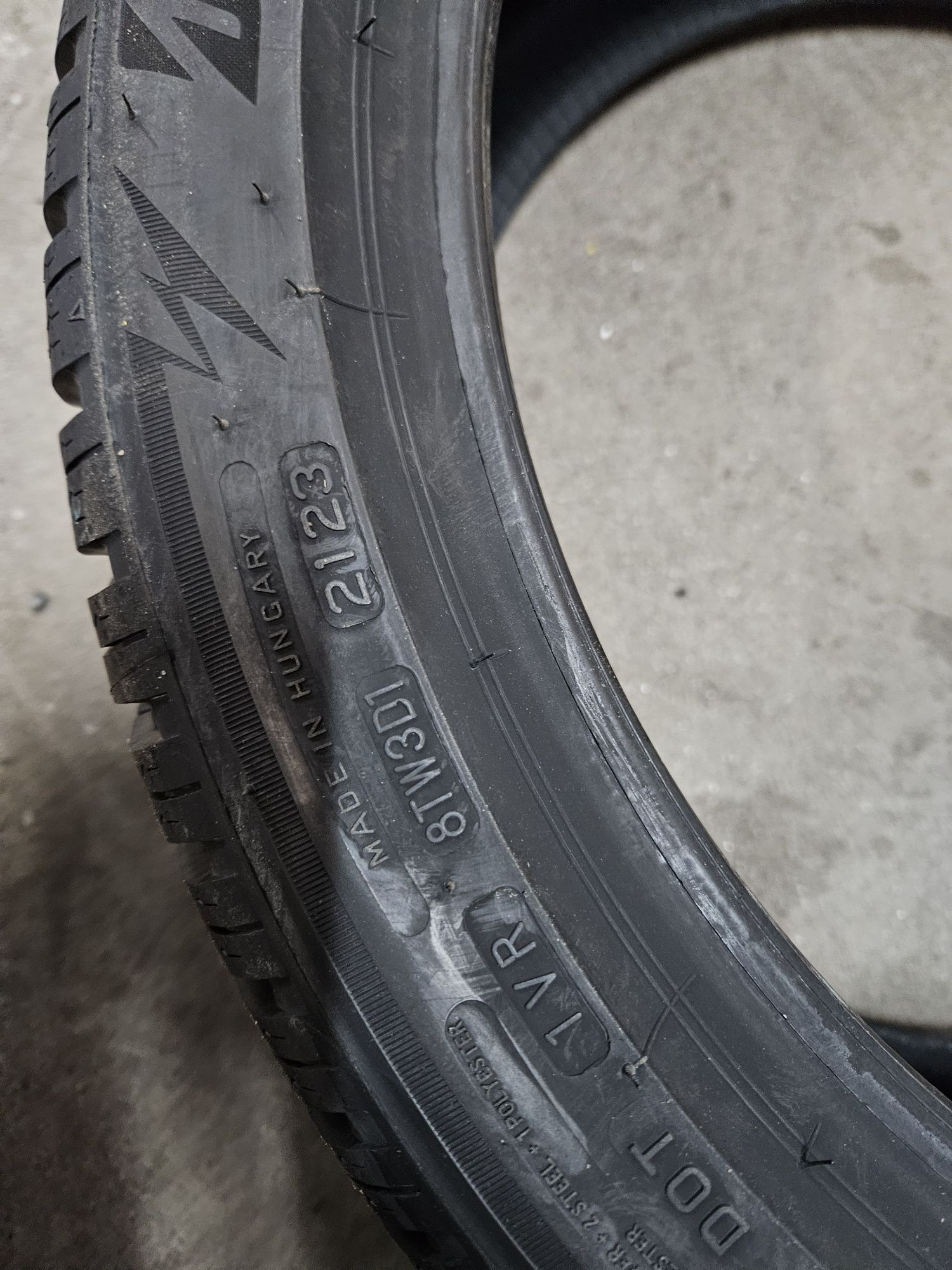 245/40r19 Bridgestone  LM005