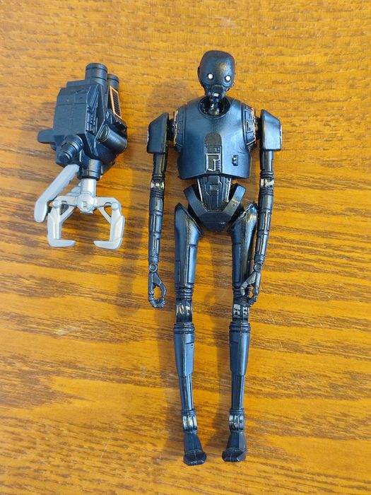 3 figurki Star Wars Han Solo, Pao, K-2SO + bronie